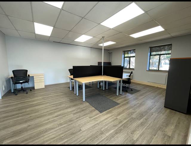 160M² OFFICE TO LET IN LYME PARK